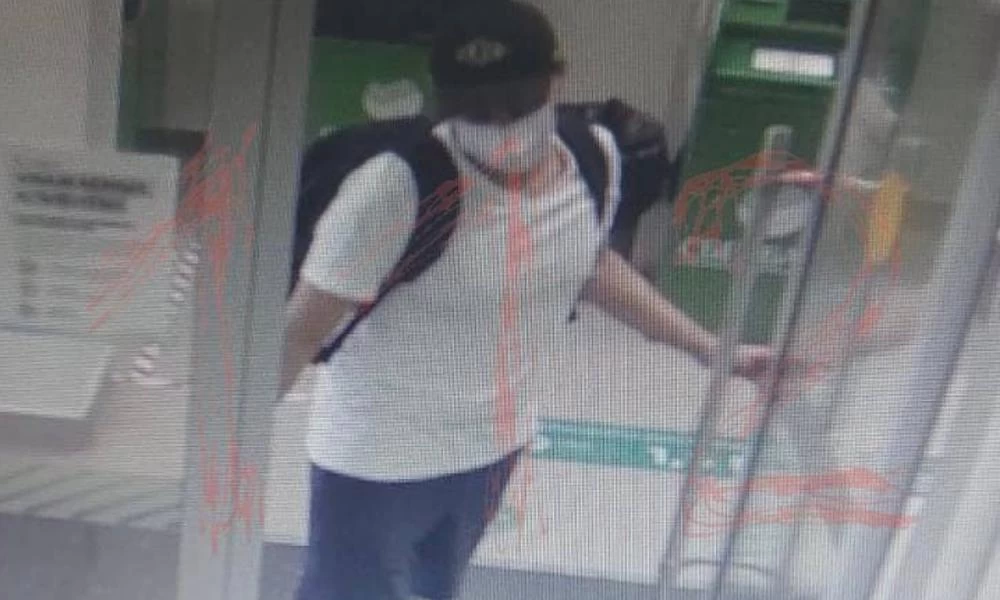 Ρωσία: Ένοπλος κρατά ομήρους σε τράπεζα - Σοκαριστικές εικόνες